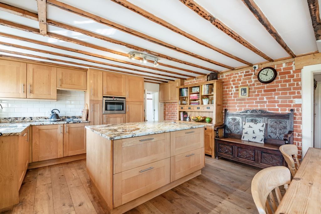 Property photo 3 of 23 Kitchen