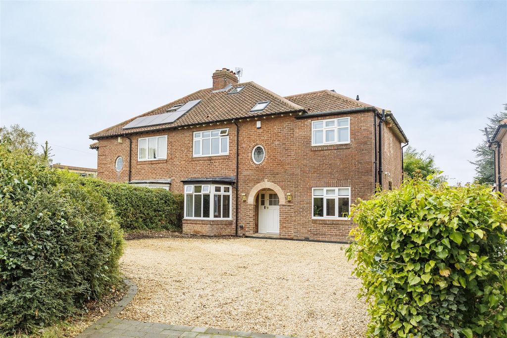 Property photo 1 of 38 27_Sim_Balk_Lane__9.Jpg