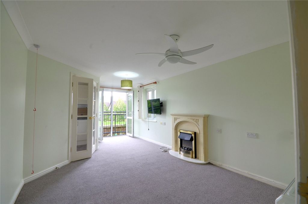 Property photo 3 of 15 Lounge