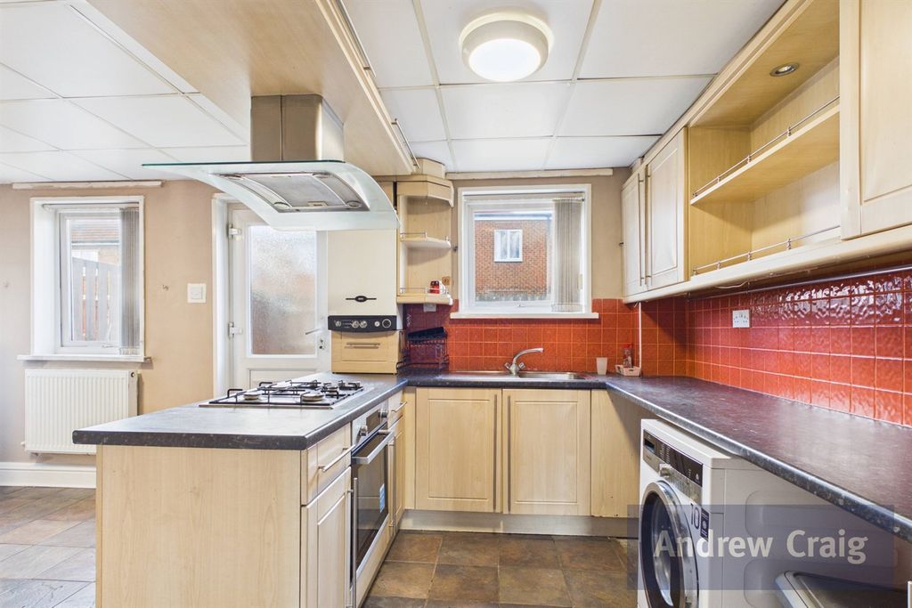 Property photo 3 of 17 Kitchen Diner