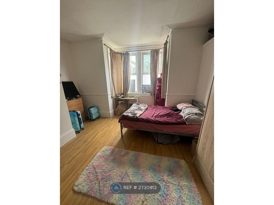 Property photo 1 of 12 Room 8