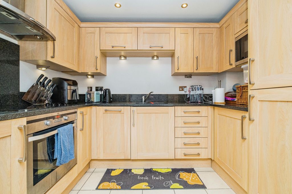 Property photo 2 of 15 Kitchen