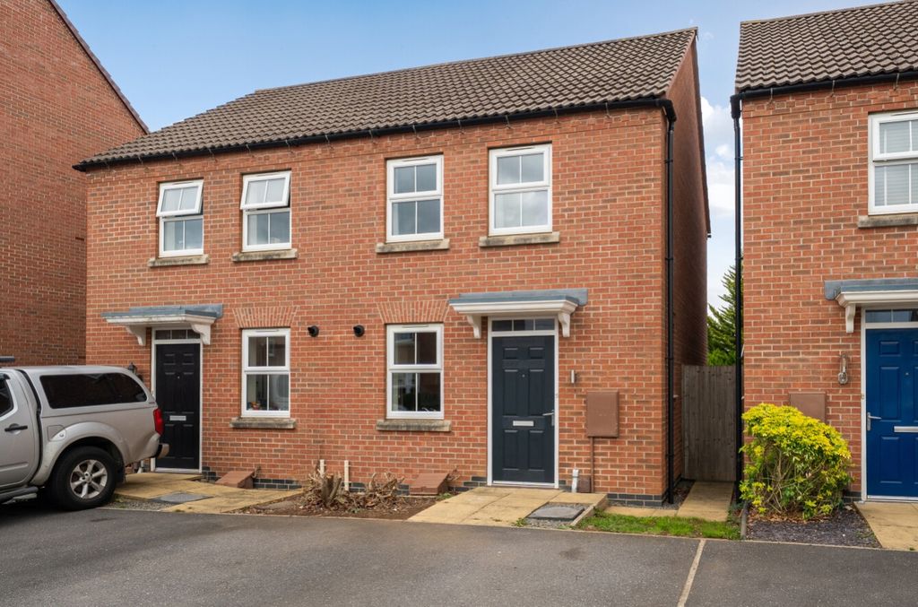 Property photo 1 of 10 11 Knaresborough Drive