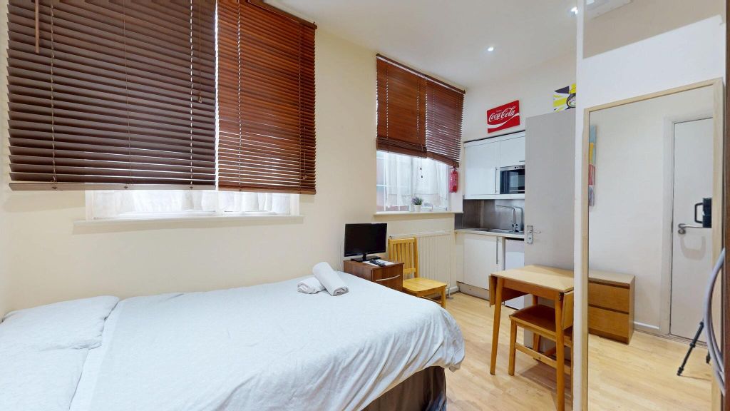 Property photo 1 of 11 Bedroom