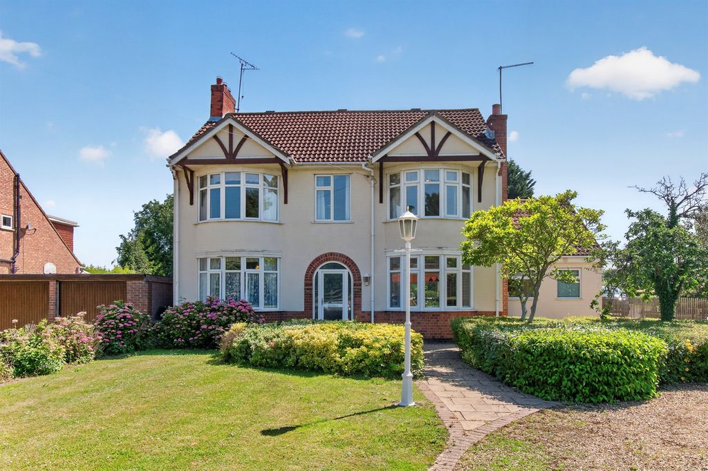 Property photo 1 of 33
