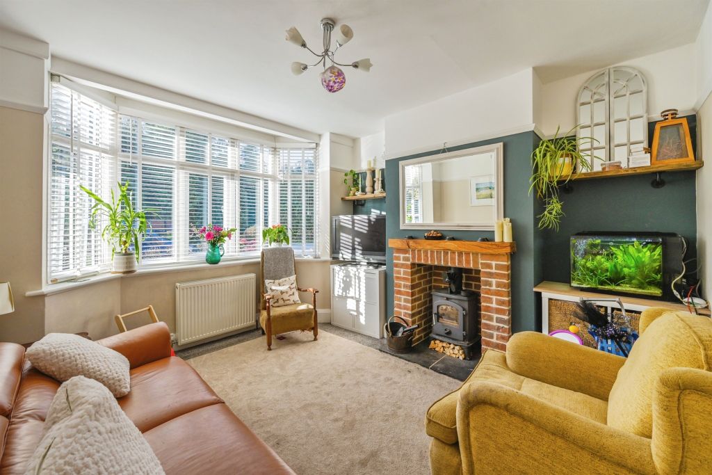 Property photo 3 of 16 Lounge: