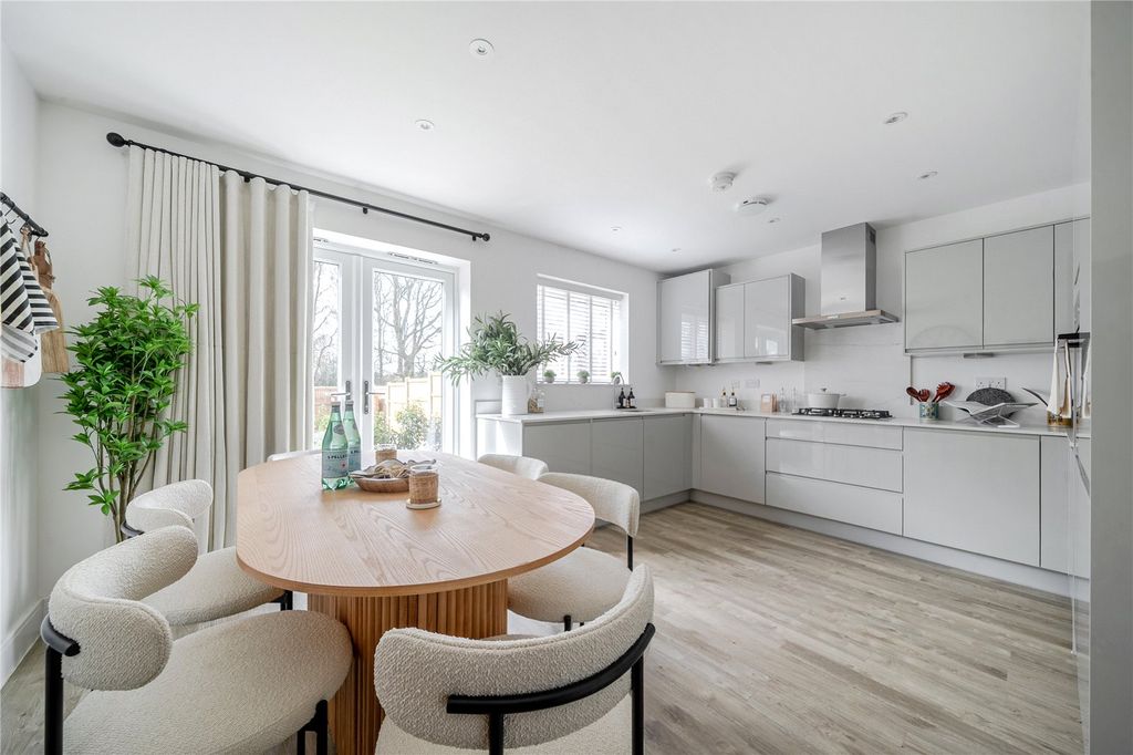 Property photo 3 of 11 Kitchen/Dining