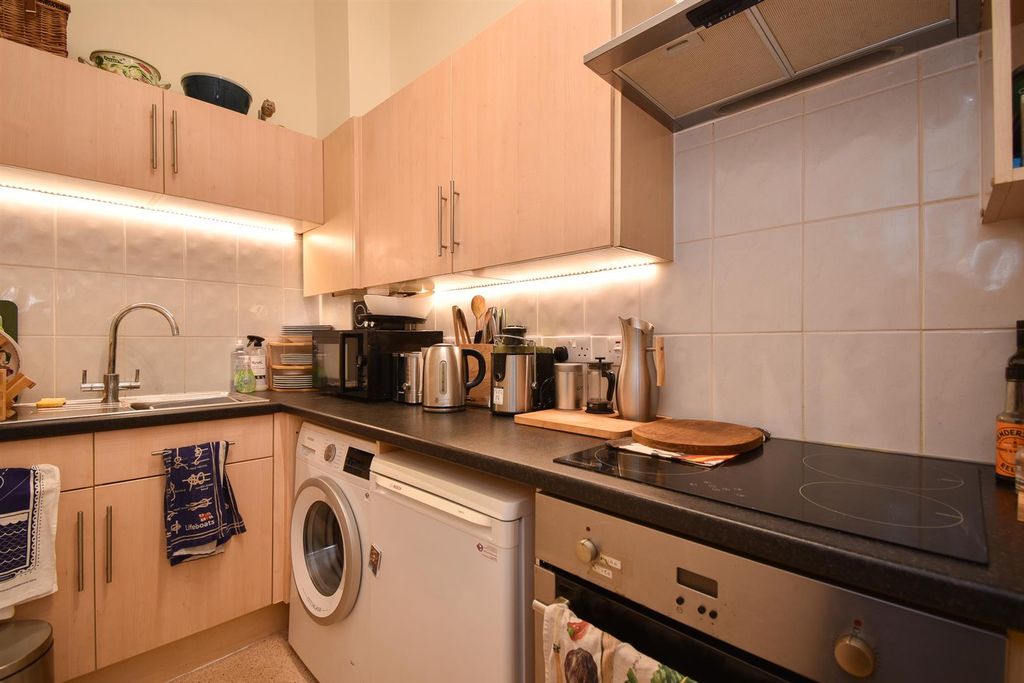 Property photo 2 of 11 Kitchen