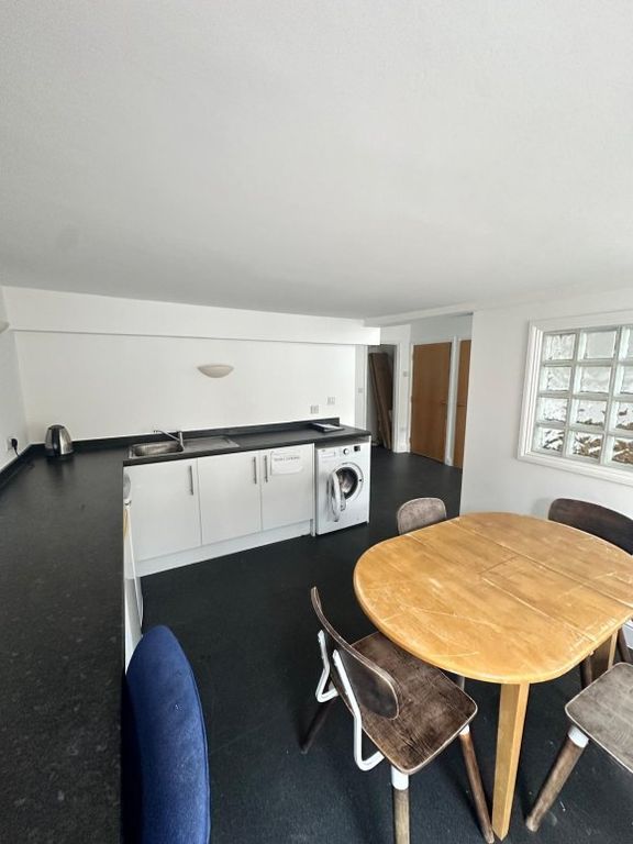 Property photo 1 of 10 Dining 1.Jpg