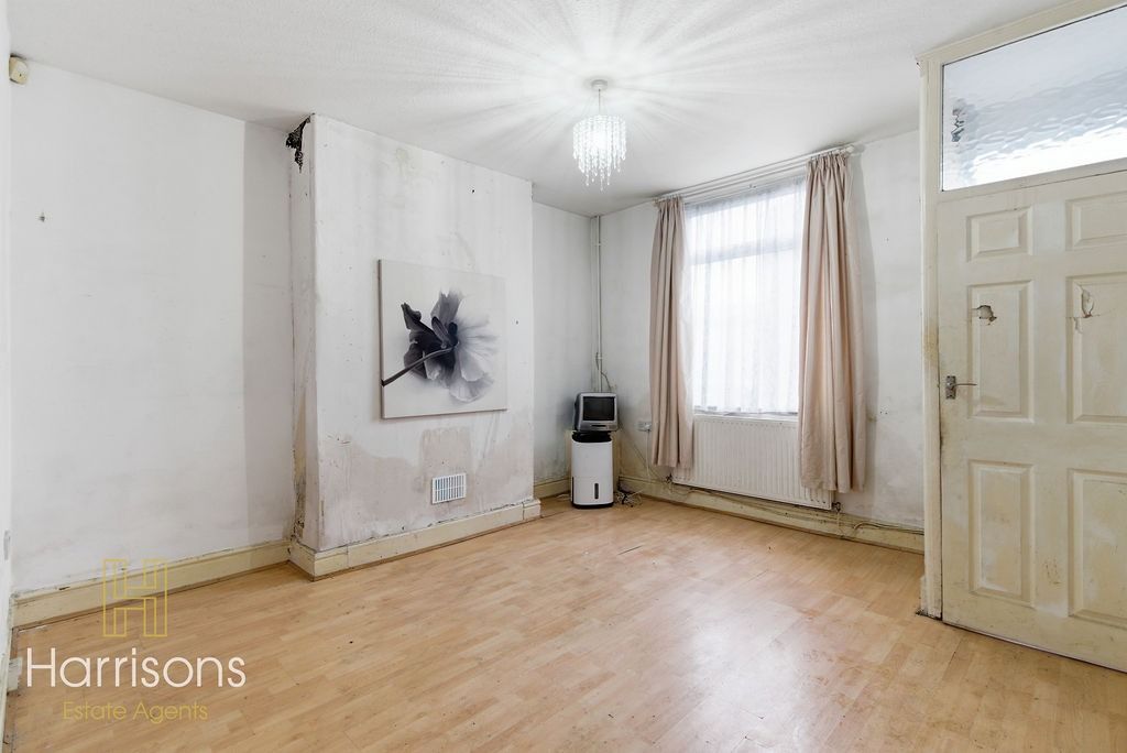 Property photo 3 of 17 4982305