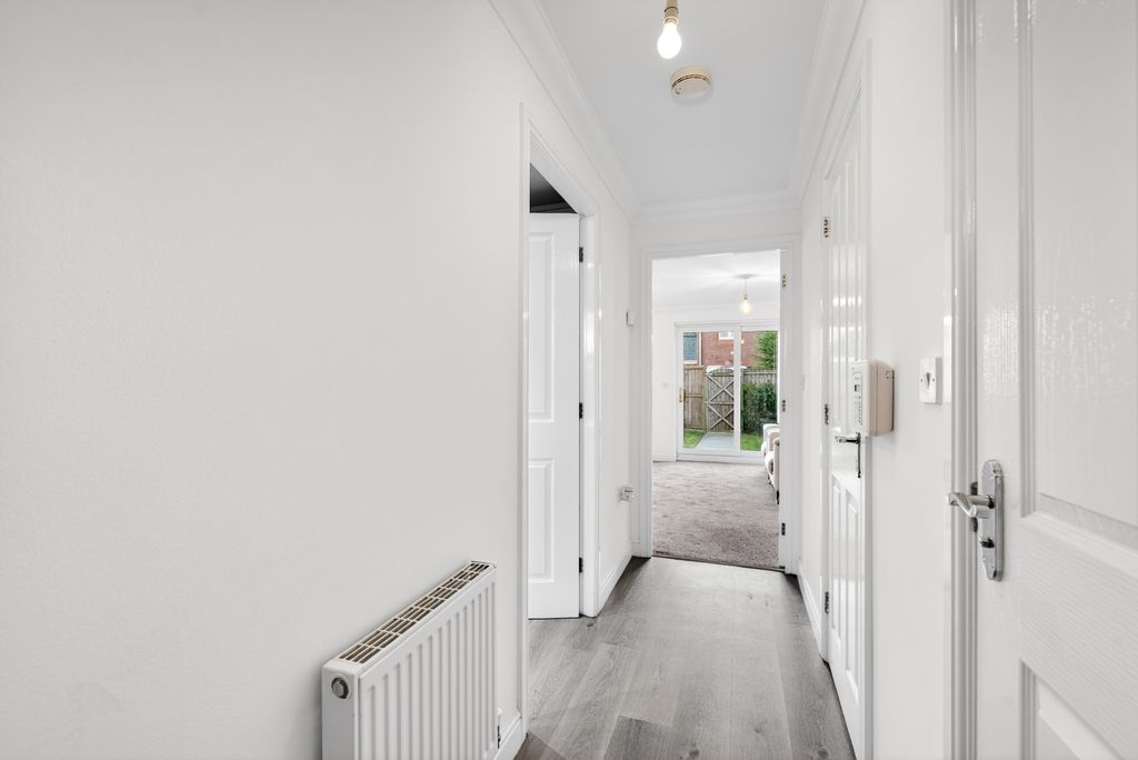 Property photo 3 of 22 47 Durham Dr-09-2500Px