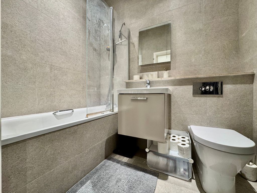 Property photo 3 of 14 Bathroom