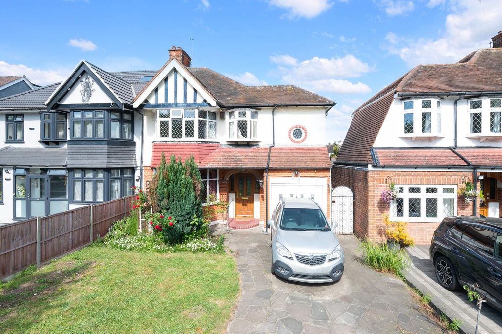 Property photo 1 of 17 London Road