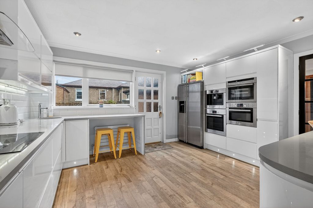 Property photo 3 of 39