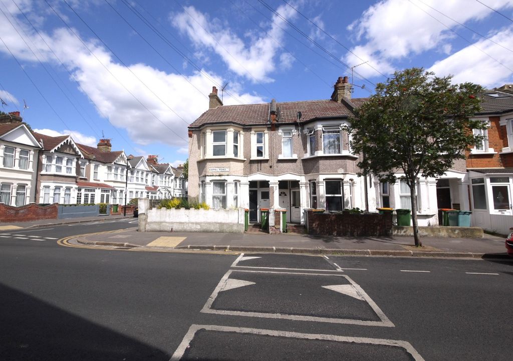 Property photo 1 of 9 4166050