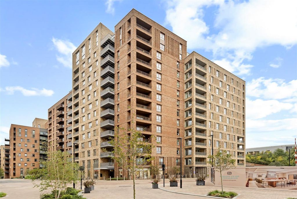 Property photo 1 of 18