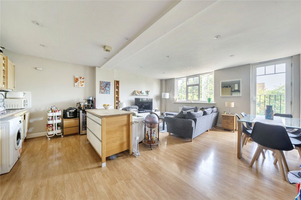 Property photo 2 of 14 Picture No. 11