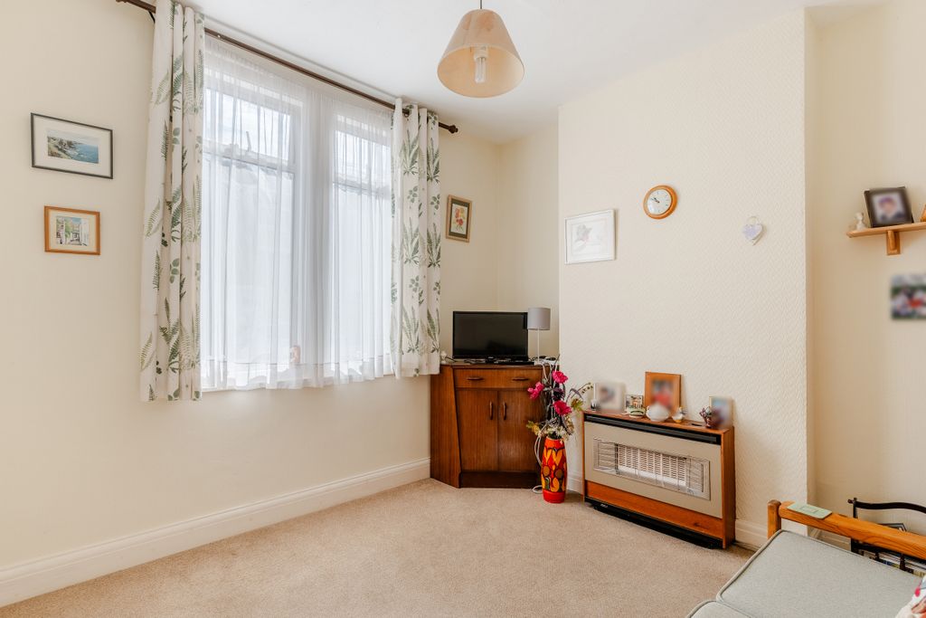 Property photo 2 of 15 A7404745-Hdr-3