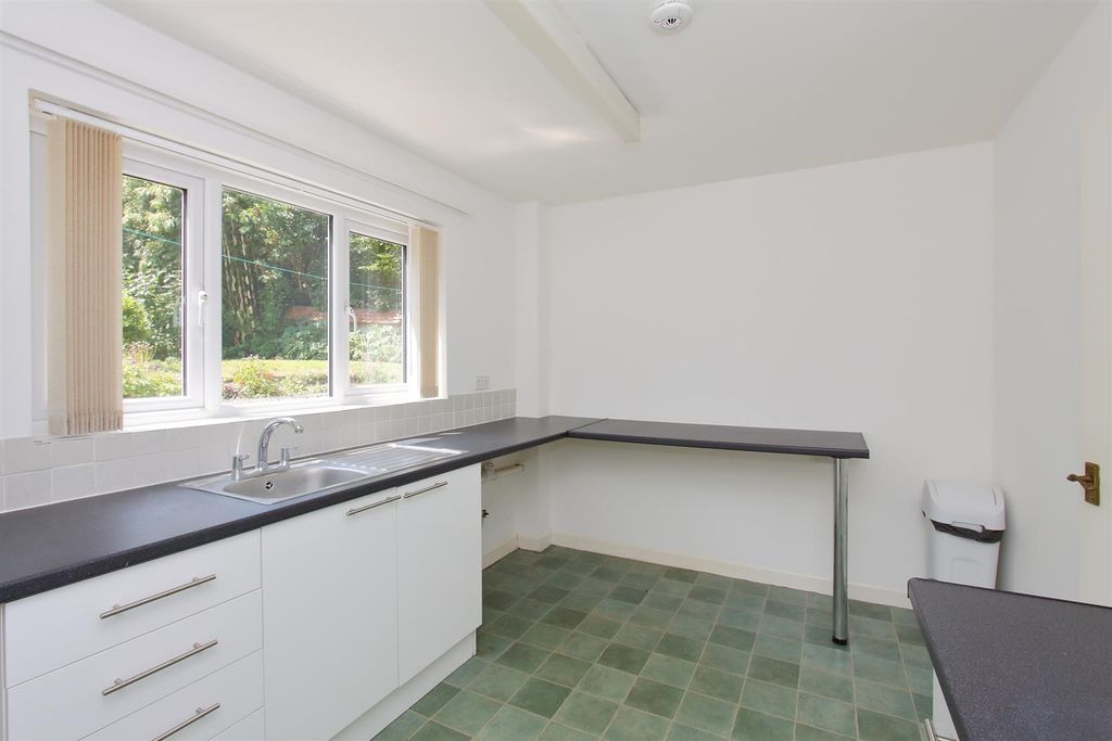 Property photo 3 of 15 Flat 1 Church Road (6).Jpg