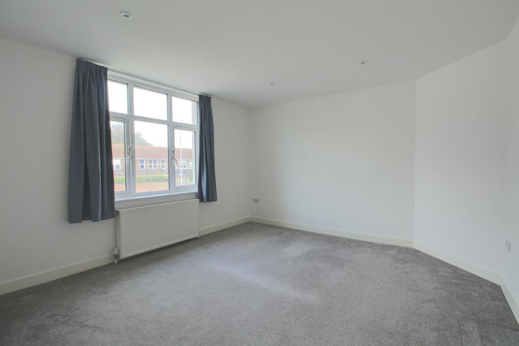 Property photo 3 of 10 Bedroom1