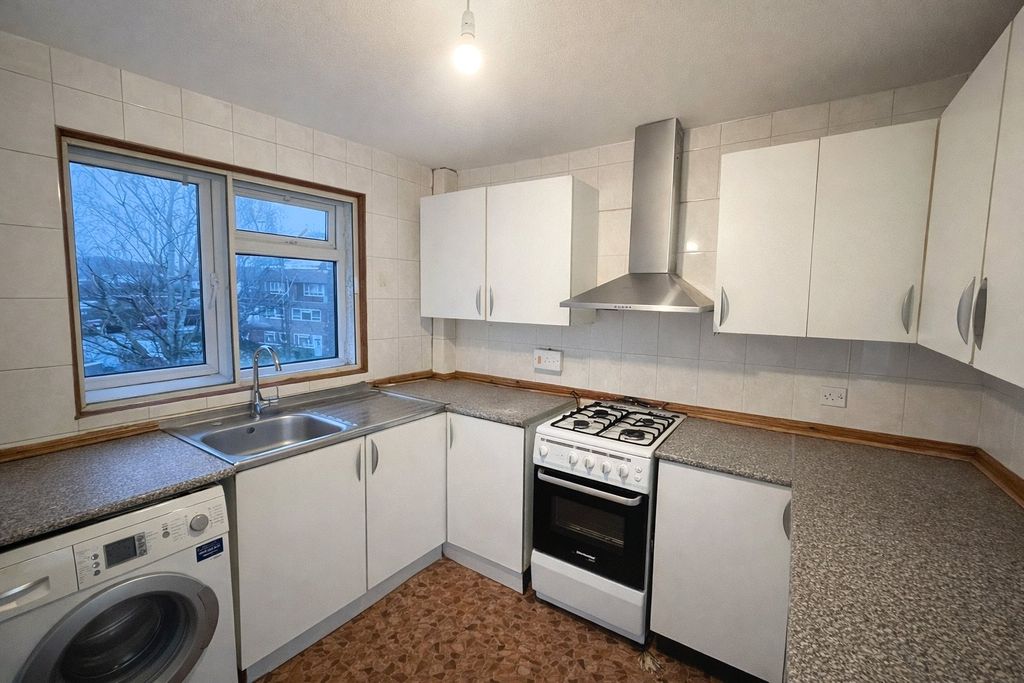 Property photo 3 of 7 Kitchen