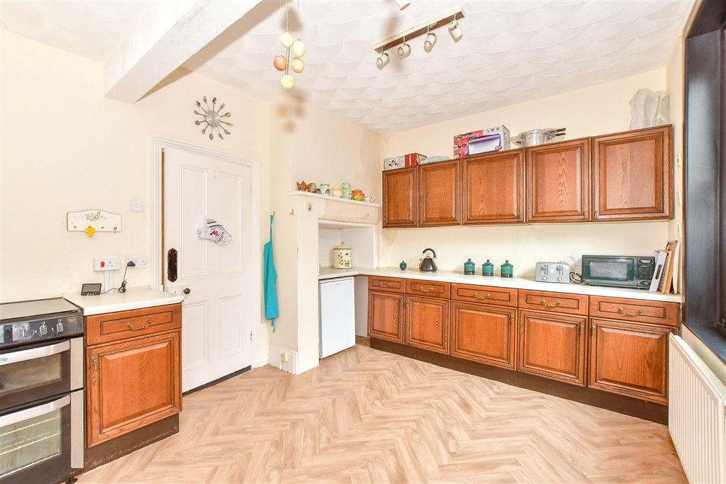 Property photo 3 of 11 Kitchen