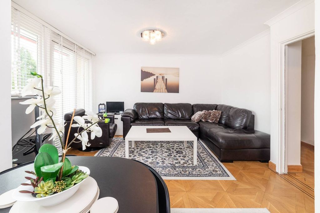 Property photo 3 of 7