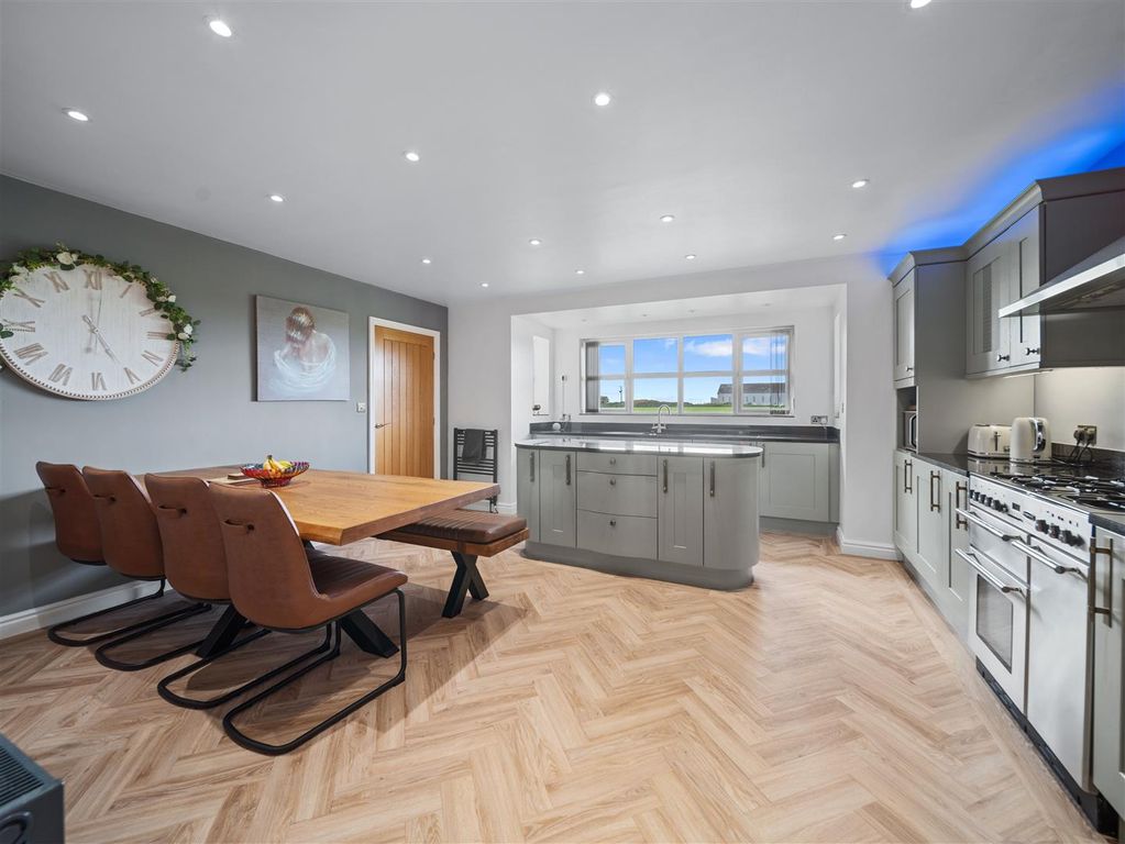 Property photo 2 of 31
