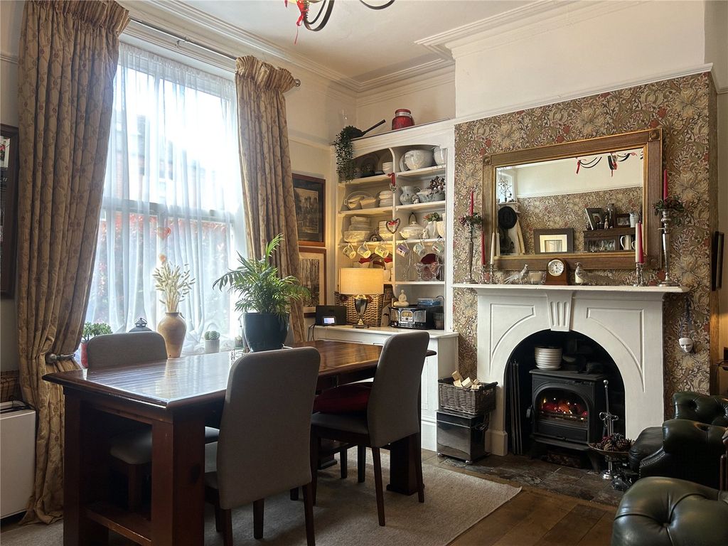 Property photo 2 of 18 Lounge