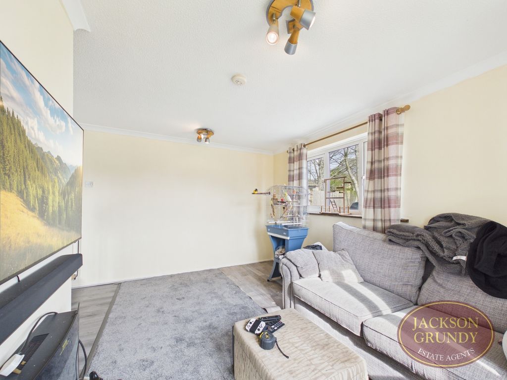 Property photo 2 of 10 Manorfield Close