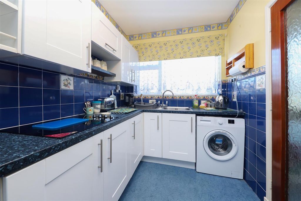 Property photo 3 of 12 Kitchen