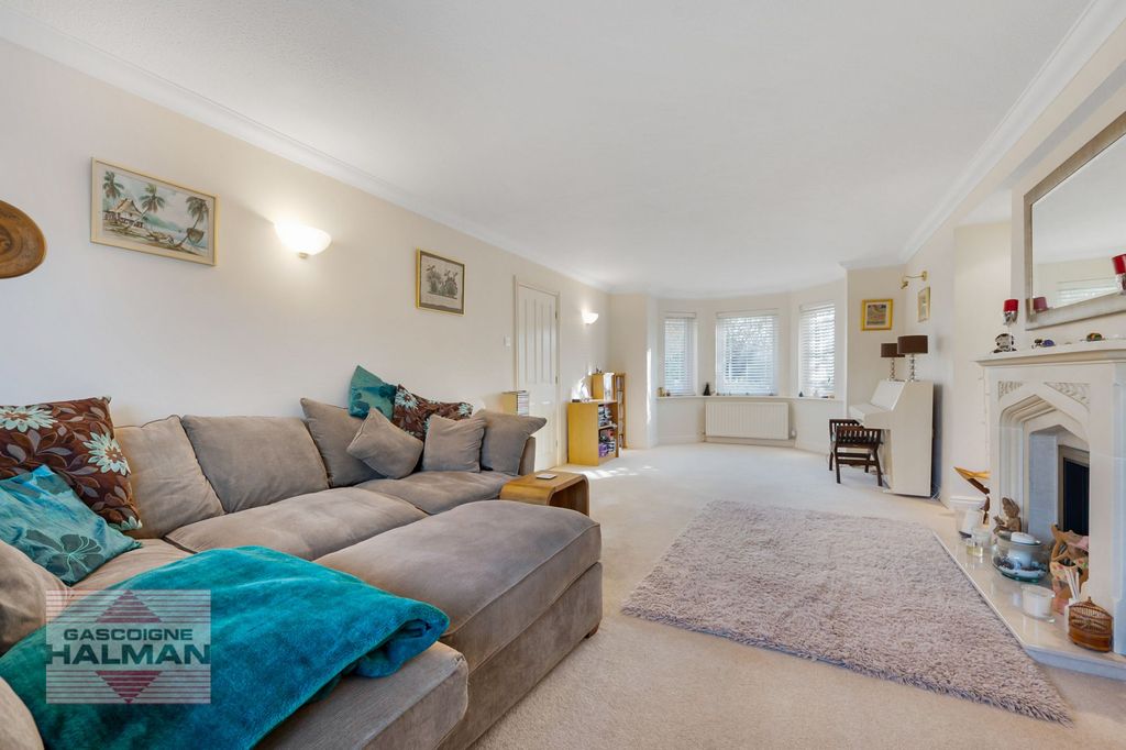 Property photo 2 of 23