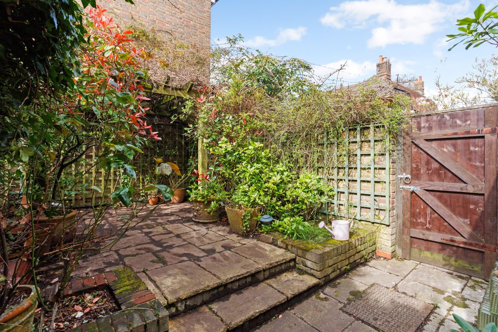 Property photo 3 of 11