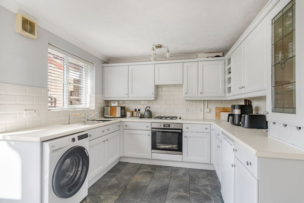 Property photo 3 of 21 Kitchen Area