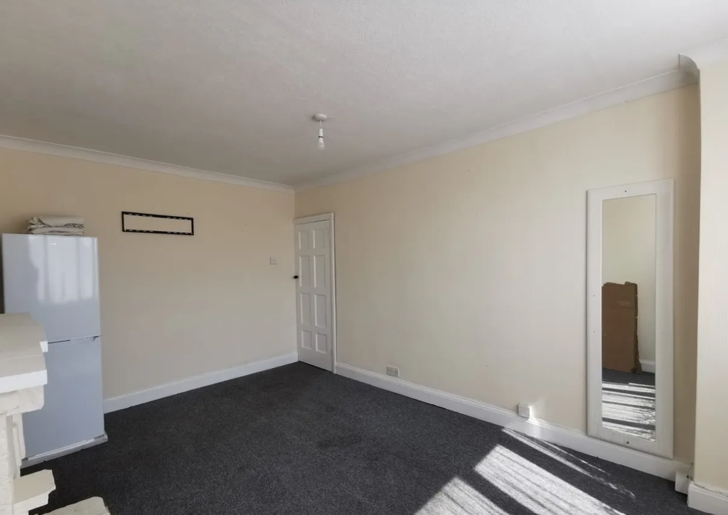 Property photo 2 of 7 Living Room