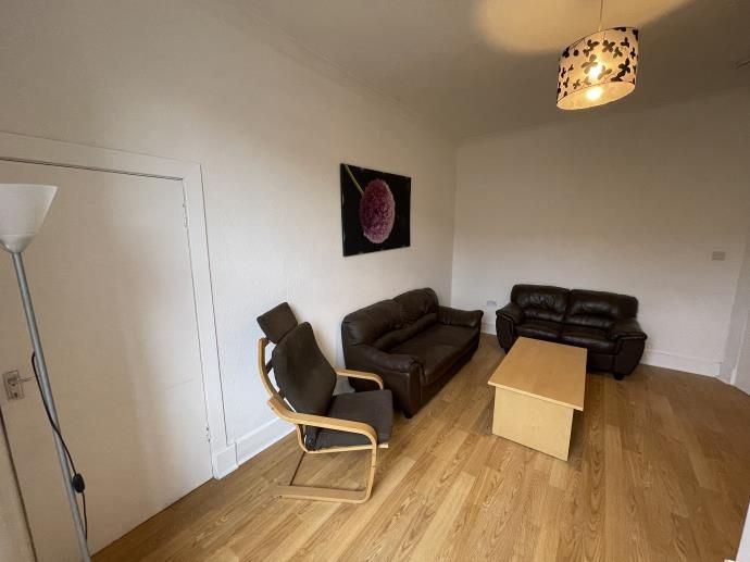 Property photo 3 of 19 Lounge