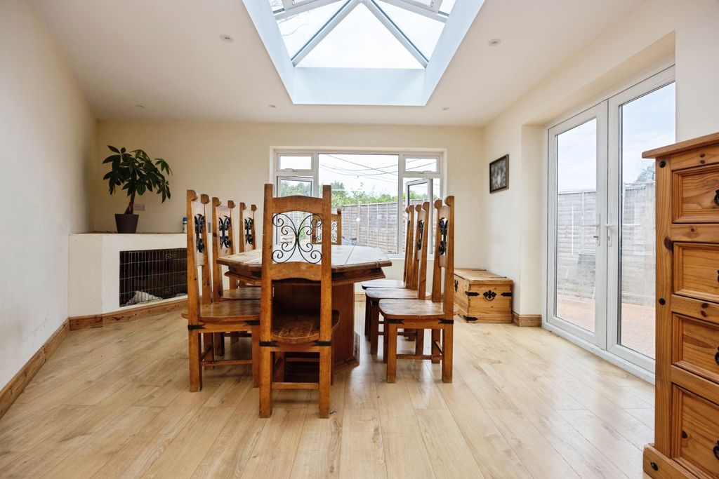 Property photo 3 of 17 Pbox-Img.Jpg