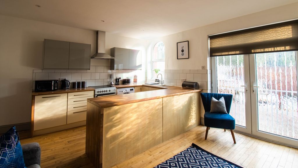 Property photo 3 of 11 Gallery