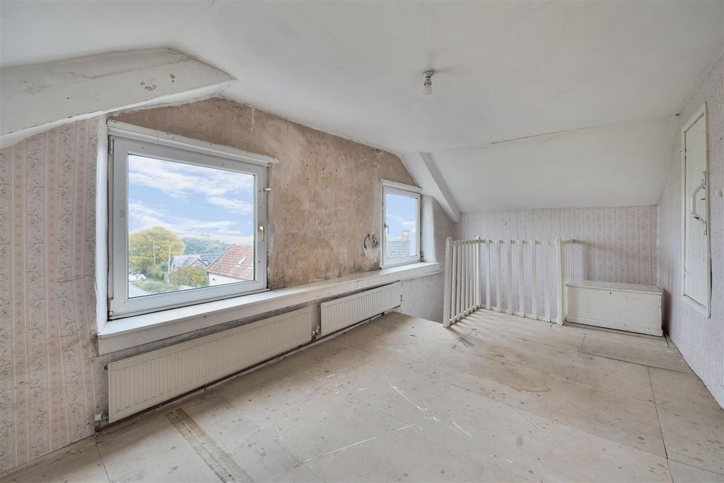 Property photo 3 of 19 1364867-17-68F0d49216d9c.Jpg