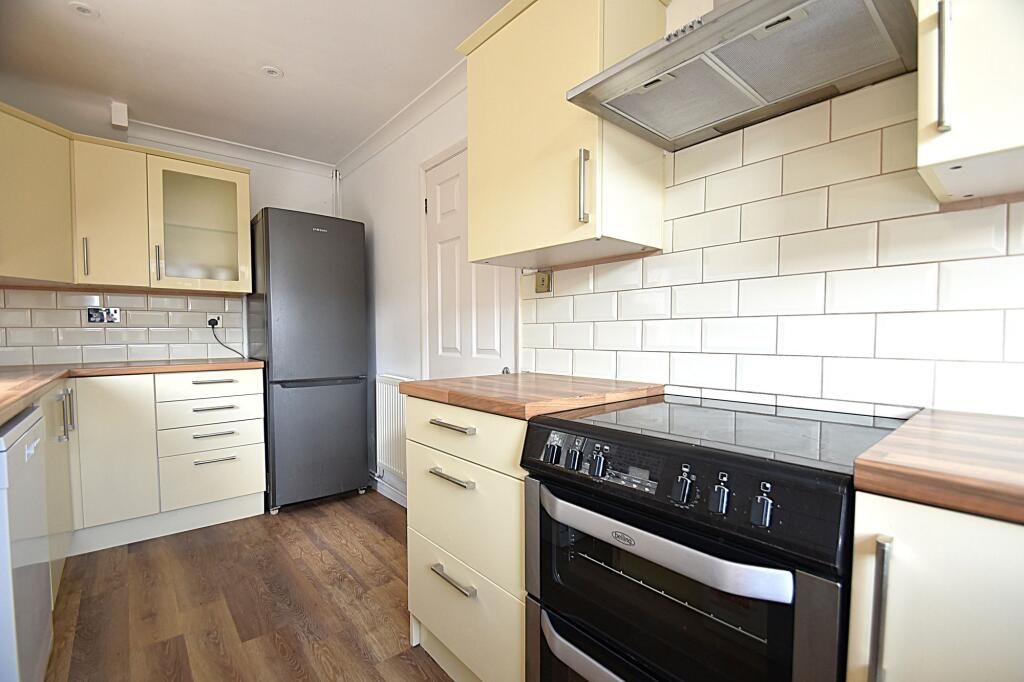 Property photo 3 of 12 Kitchen 2