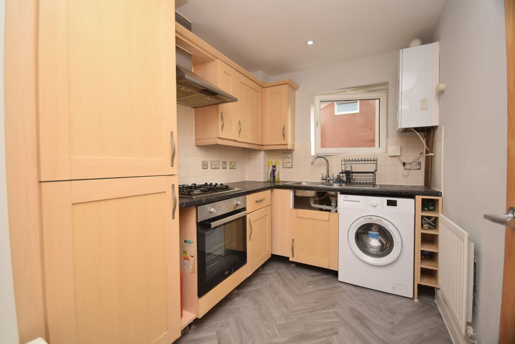 Property photo 2 of 8 Kitchen