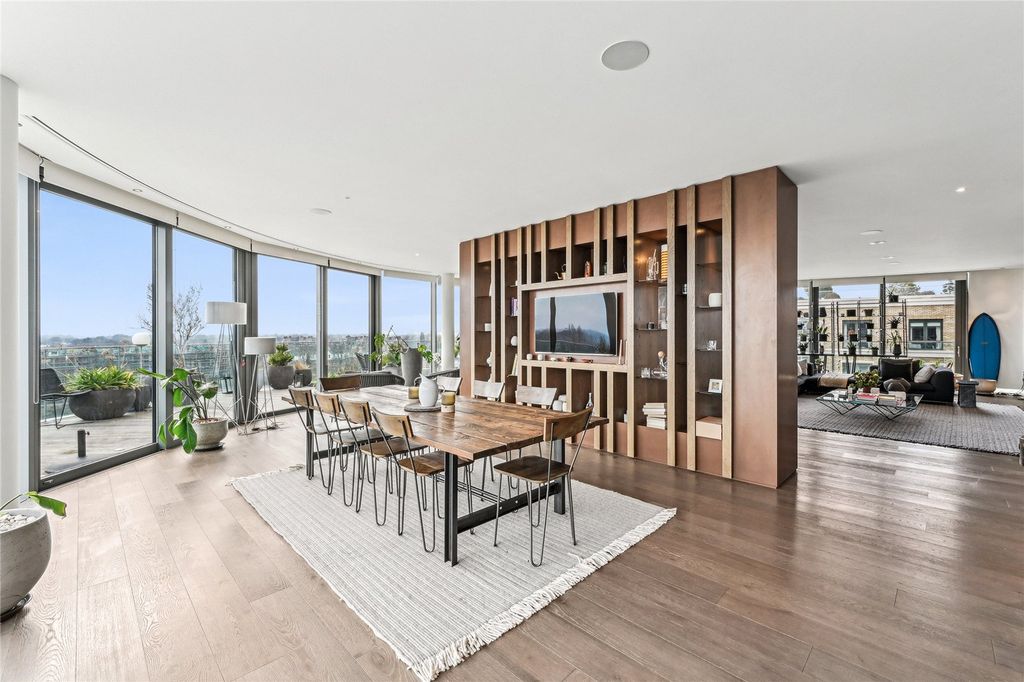 Property photo 3 of 17 Dining Area