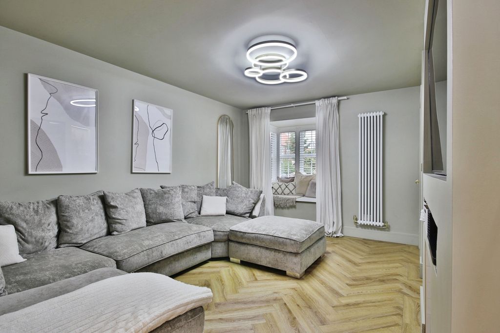 Property photo 3 of 12 4384596