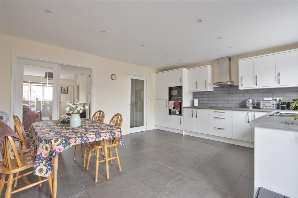 Property photo 2 of 18 Kitchen/Diner