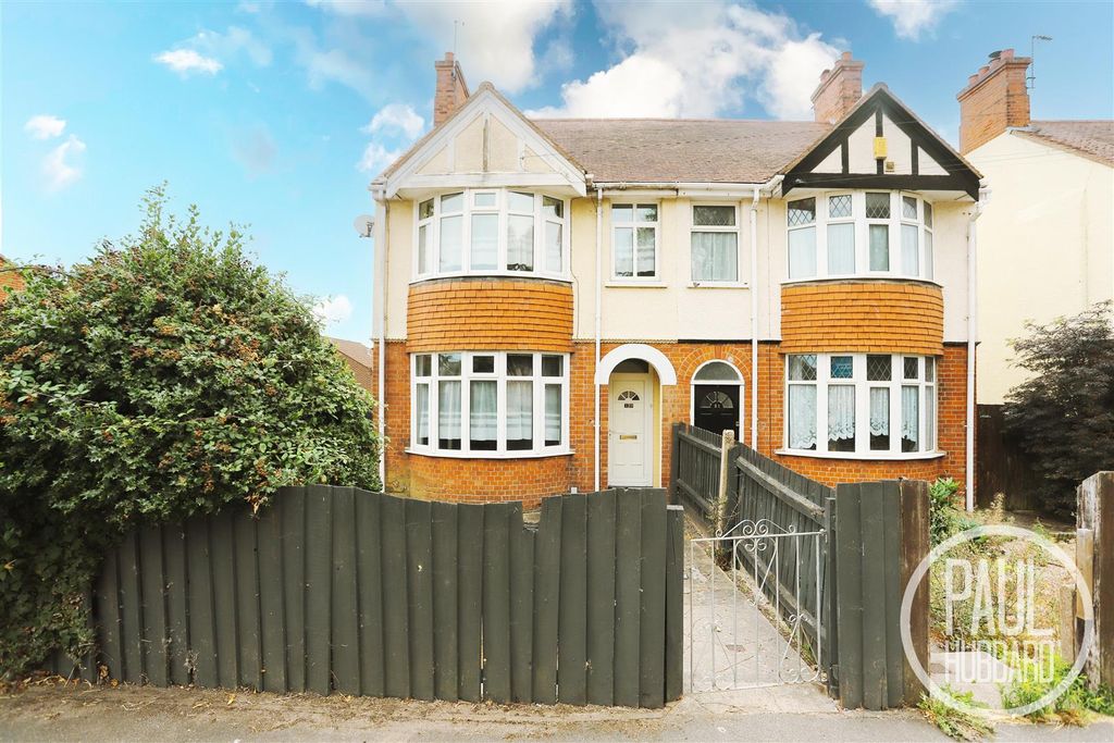 3 bed semi-detached house for saleOulton Road, Lowestoft NR32