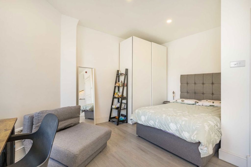 Property photo 3 of 3