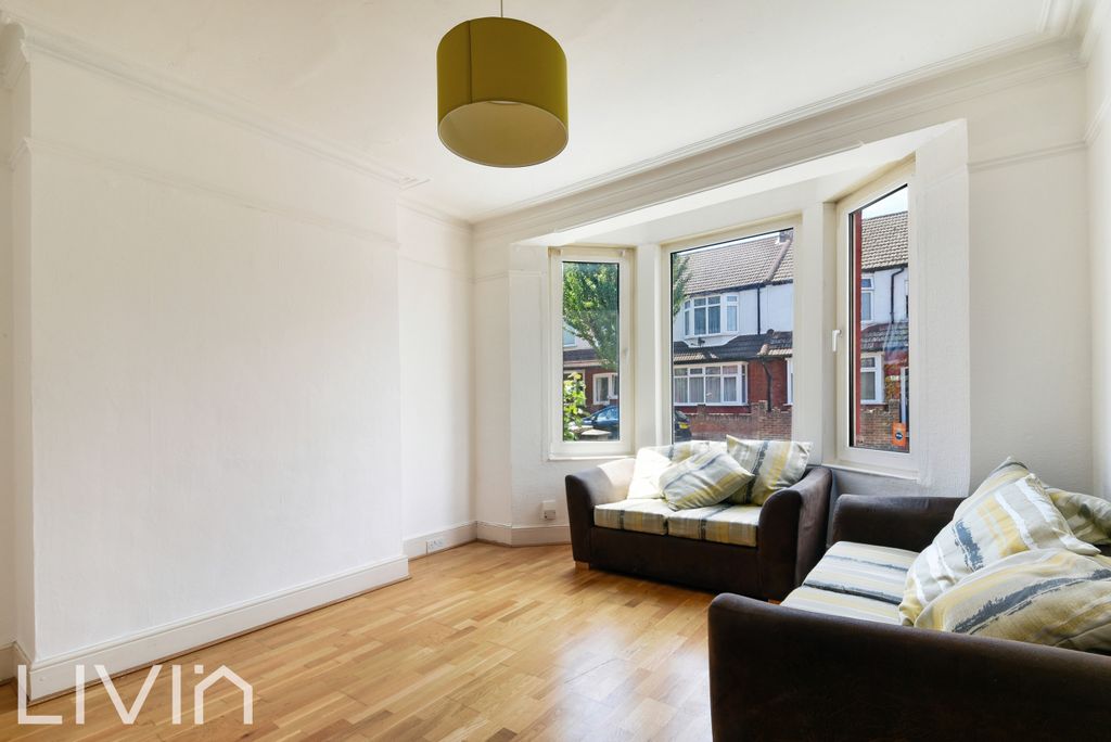 Property photo 2 of 13 Tunstall Road,