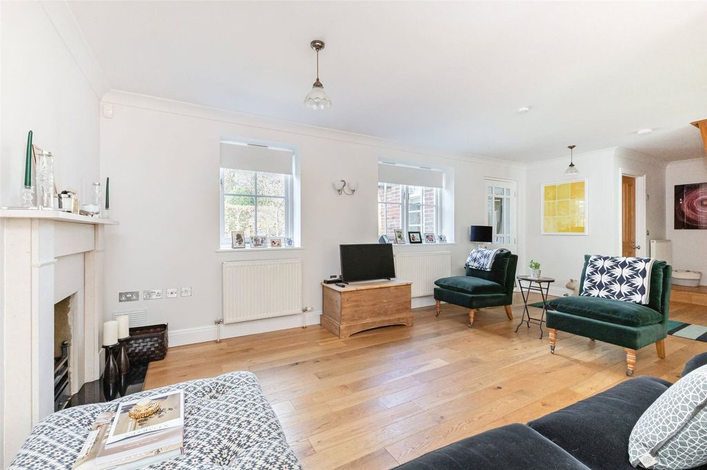 Property photo 3 of 15 Dining/Sitting Room