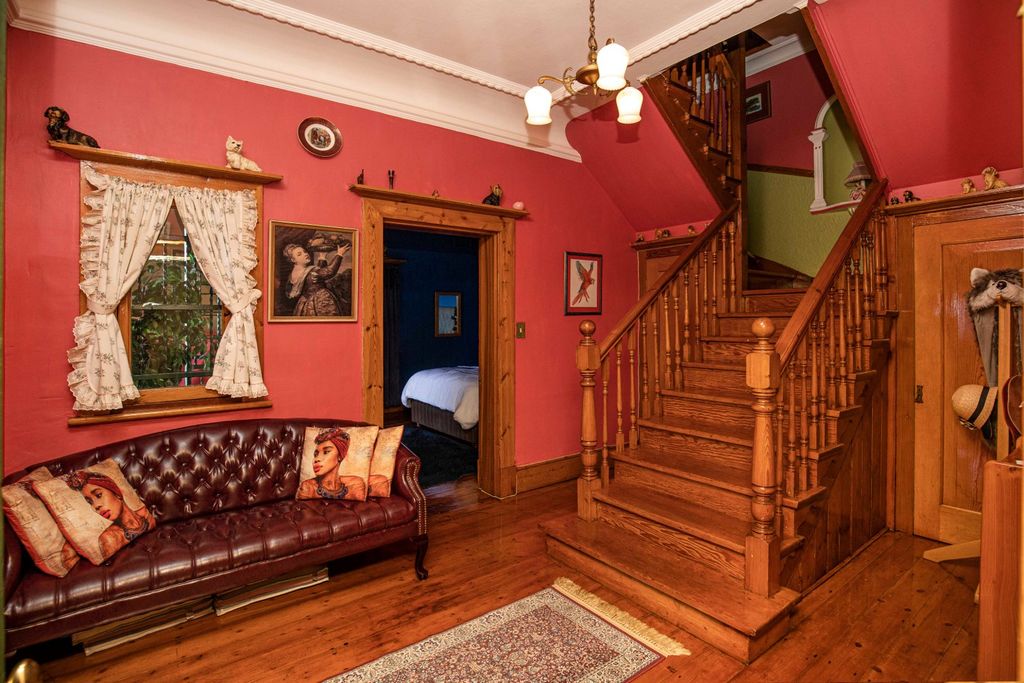 Property photo 2 of 18