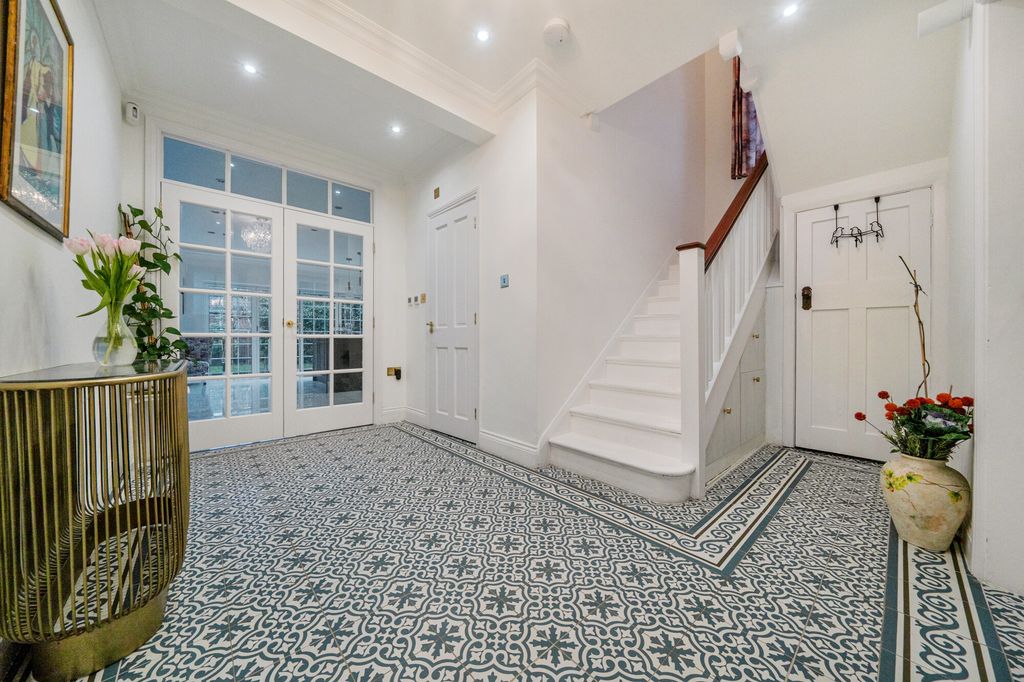 Additional image 5 of 4 bed detached house for saleWaverley Road, Farnborough GU14